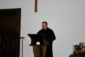 O. dr Piotr Gryziec, rektor WSD OFMConv wita zebranych 